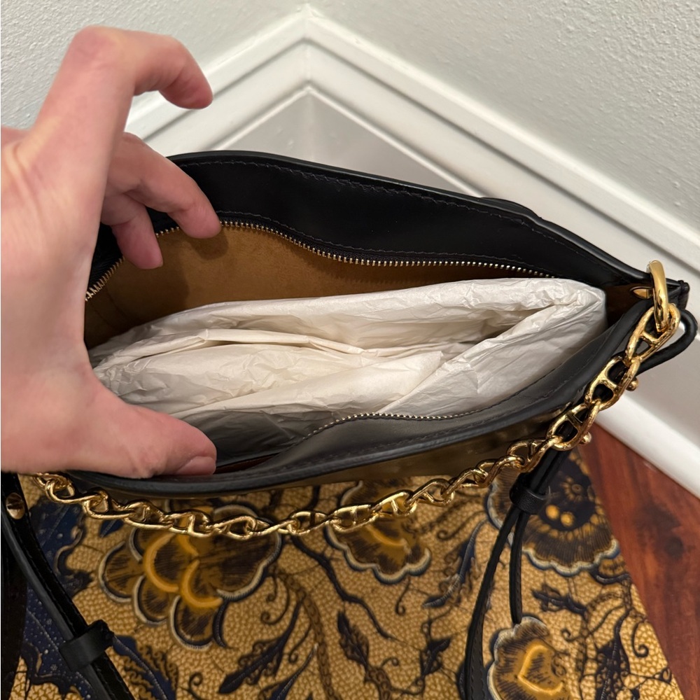 Black Leather Shoulder Bag with Gold Chain - Picture 2 of 6